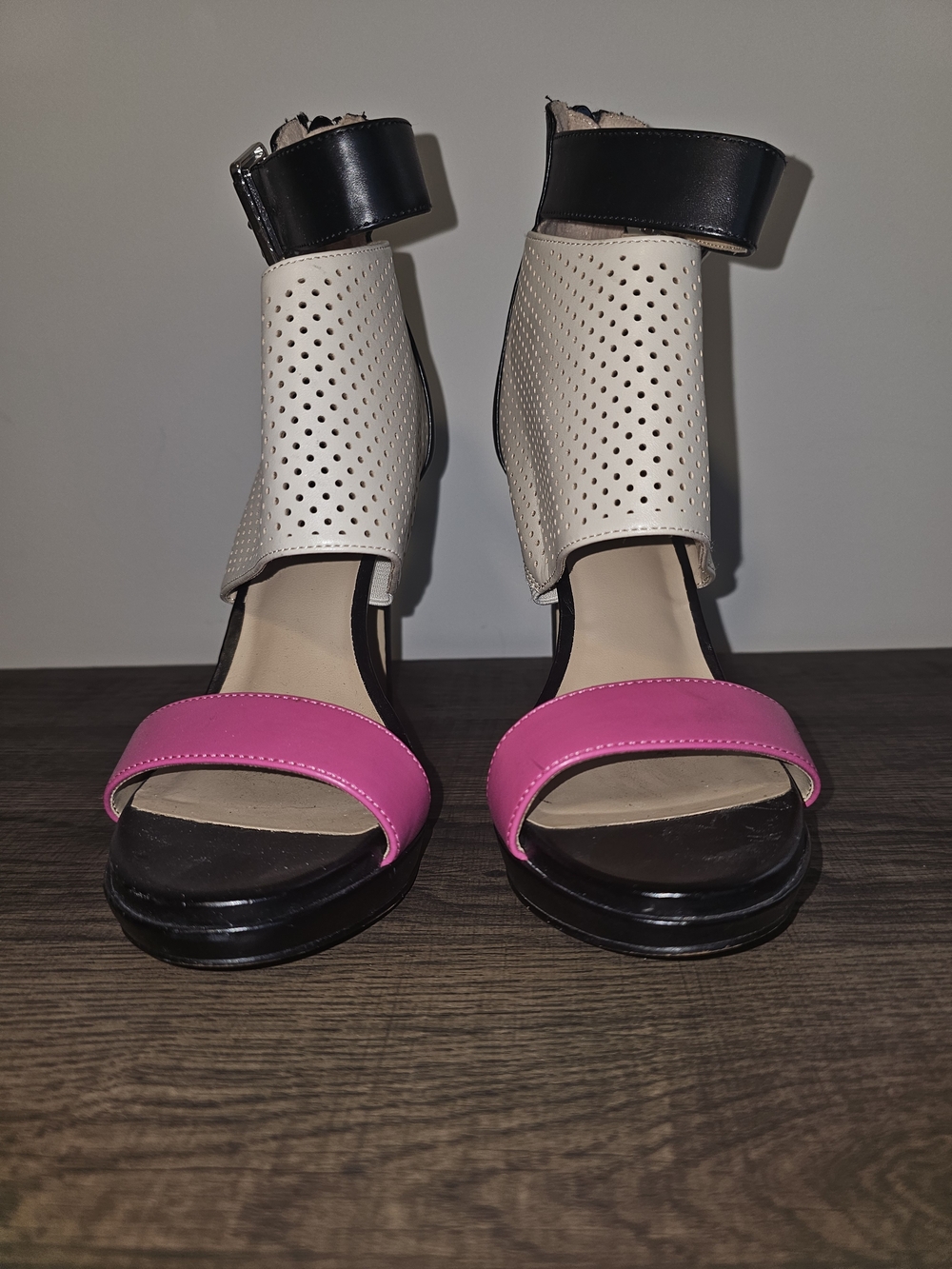 EUC - Juicy Couture Pink/Cream/Black Open-Toe Ankle-Cuff Sandals
